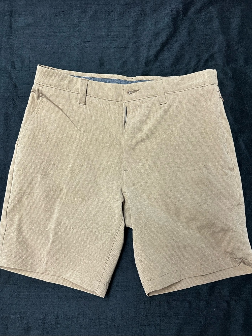 Men's FLX Golf Short. Flat Front Casual Shorts in Light Tan size 32